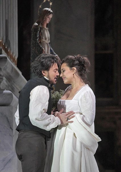 Vittorio Grigolo as Cavaradossi and Sonya Yoncheva in the title role of Puccini s Tosca. Photo Ken Howard Met Opera foto małe