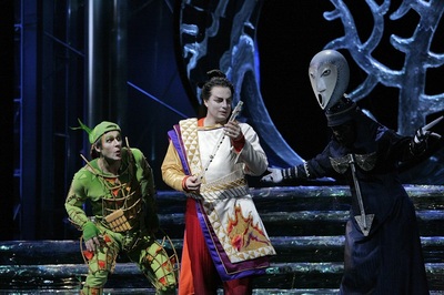 Nathan Gunn as Papageno and Matthew Polenzani as Tamino in Mozart s The Magic Flute. Photo Ken Howard Met Opera małe
